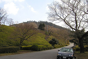 小室山公園（リフトや椿園、つつじ園などがあります）