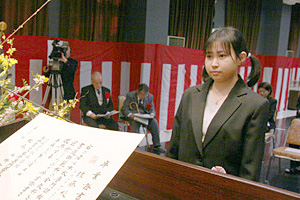 卒業証書授与　佐藤 綾美さん