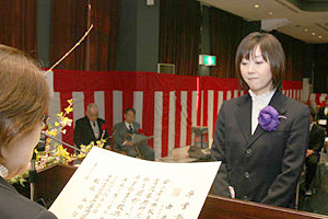 卒業証書授与　由井 瑞穂さん