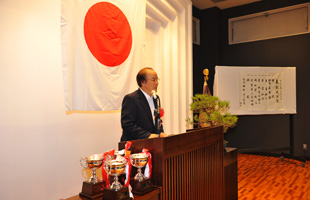ご祝辞の言葉を述べられた佃弘巳伊東市長